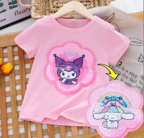 Áo thun cotton kim sa lật vuốt đổi màu kuromi kim sa dễ thương cho bé gái. size 110-140, bé  15-30kg, chất thun cotton 4 chiều mịn mát, form vừa thoải mái, hình kim sa vuốt đổi màu họa tiết kuromi thỏ tím mà các bé yêu thích, hàng hiệu Rich Lai Quảng châu loại 1 cao cấp, 100% như hình </Br>
bảng size tham khảo </Br>
110: 13-16kg </Br>
120: 16-19kg </Br>
130: 20-23kg </Br>
140: 24-28kg </Br>




