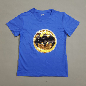 Áo thun cotton kim sa vuốt đổi màu hoạt hình người dơi. size 110-150, bé 14-42kg, vải thun cotton 100%, mềm mại, co dãn, hình đính kim sa vuốt đổi màu người  đơi batmabn sang siêu nhân supperman,  hàng nhập Quảng Châu loại 1 cao cấp, 100% như hình
