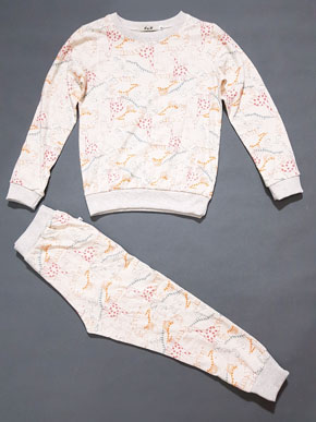 Bộ thun cotton tay dài in khủng long cho bé trai và bé gái  giấc ngủ ngon. * size 9-15t, bé 20-40kg, </Br>
* vải thun cotton 2 chiều mềm mại, thoáng mát, thấm hút mồ hôi, hàng lên từ chất liệu hàng xuất </Br>
* Họa tiết khủng long nhiều màu sắc dể thương cho bé trai và gái </Br>
* Áo tay dài, quần dài bo chân cho bé giấc ngủ ngon hoac mặc ra đường khi trời se lạnh
