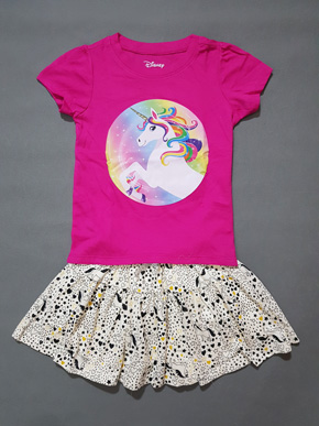 Bộ áo thun cotton váy quần in ngựa unicorn bé gái. * size 4-14t, bé 20-45kg </Br>
* Thun cotton mệm mai, thoáng mát, sờ mát tay, thấm hút mồ hôi, hàng lên từ chất liệu hàng xuất </Br>
* bộ gồm 1 áo thun và 1 váy quần co chip </BR>
* họa tiết ngựa pony Unicorn 1 sừng mà các bé yêu thích