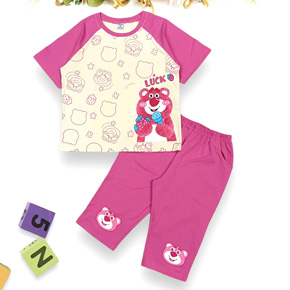 Bộ thun cotton mềm mát quần lửng in gấu dâu dễ thương cho bé gái. size 8-22 tương ứng be gái 24-50kg, </Br>
Vải thun cotton 4 chiều mềm mát, mịn tay, hình in gấu dây may mắn dễ thương cho bé gái </Br>
Áo form rộng. quần lửng có 2 túi dễ mặc, bé đị học đi chơi đều đẹp </Br>
bảng size tham khảo </Br>
8: 24-27kg </Br>
9: 27-30kg </Br>
10: 30-33kg </Br>
11: 33-35kg </Br>
12: 35-38kg </Br>
14: 38-40kg </Br>
16: 40-43kg </Br>
18: 43-45kg </Br>
20: 45-48kg </Br>
22: 47-52kg </Br>
gia 150-160k

