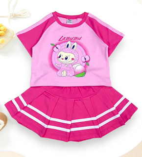 Bộ áo thun váy xếp ly sọc thể thao in labubu cho bé gái. size 1-7 tương ứng bé 10-24kg </Br>
Chất liệu vải thun cotton 4 chiều, hàng mịn đẹp, hình in dễ thương họa tiết Labubu siêu cute cho bé gái , váy quần xếp lu phối sọc thể thao cho bé gái nhỏ </Br>
bảng size tham khảo </Br>
1: 10-13kg </Br>
2: 12-14kg </Br>
3: 14-16kg </Br>
4: 15-17kg </Br>
5: 17-19kg </Br>
6: 19-22kg </Br>
7: 22-24kg </Br>
Gia 125-135k
