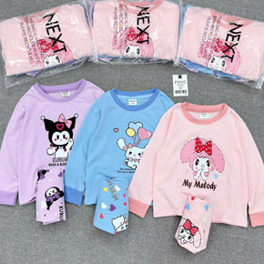 Combo 3 bộ thun cotton tay dài kuromi melody cinnamoroll thỏ tai dài bé gái mặc ngủ. ULATROI SET 3 HOT Kurumi Melody - Cinnamoroll XÂM CHIẾM TRÁI ĐẤT </br>
SET 3 BỘ HOT  CHÀO THU ĐẢM BẢO bé nào cũng mê ! </br>
xinh xinh bé nào cũng thích. </br>
ULATROI SET 3 HOT Kurumi Melody - Cinnamoroll XÂM CHIẾM TRÁI ĐẤT, chất cotton 4 chiều co dãn, thấm mồ hôi, vừa xinh vừa ấm cho bé mặc ngủ </br>
bảng size tham khảo </br>
100: 8-11kg </br>
110: 11-14kg </br>
120: 14-17kg </br>
130: 17-20kg </br>
140: 20-24kg</br>
150: 23-27kg </br>
lẻ 1 bô 120k, combo 3 bo 330k

 