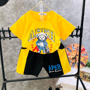 Bộ thun cotton 4 chiều chính phẩm mềm mát in gấu aper dễ thương. size 1-7 tương ứng bé 10-25kg  </Br>
chất liệu thun cotton 4 chiều mềm mại, thoáng mát, hình in cá mập chạy xe dễ thương cho bé trai nhỏ, đi hoc di chơi thoải mái năng động </Br>
bảng size tham khảo </Br>
2: 10-12kg </Br>
3:12-14kg </Br>
4:14-15kg </Br>
5; 15-17kg </Br>
6: 17-19kg </Br>
7: 19-21kg </Br>
8: 22-25kg </Br>
9: 24-27kg
gia 120