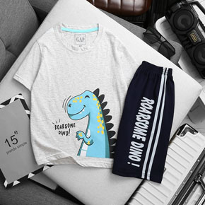 Bộ thun cotton vải xuất mềm mát in khủng long dễ thương cho bé trai. size 4-14 tuong ứng bé trai 13-42kg </br>
chất liệu thun cotton xuất, mềm mại, co dãn 4 chiều, thấm hút mồ hôi, hình in bộ sưu tập khủng long dễ thương mà các bé yêu thích </br>
Bộ mặc nhà, đi học,, mát me thích hợp cho xuân hè </br>
bảng size tham khảo </br>
4: 13-16kg </br>
6: 15-19kg </br>
8: 20-25kg </br>
10: 25-30kg </br>
12: 31-36kg </br>
14: 37-42kg