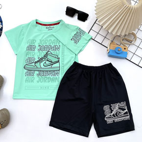 Bộ thun thể thao  jor.dan in giày cho con trai lớn 55-82kg. size 20-28 tương ứng 55-85kg <br>
chất liệu thun thể thao mềm mát, form to, thoải mái, kiểu dáng thể thao, hình in chữ và giày cho con trai lớn 55-85kg </br>
Bộ mặc nhà, đi học đi chơi, chạy bộ, đá banh đều được </br>
Bảng size tham khảo </br>
20: 55-60kg </br>
22: 60-64kg </br>
24: 65-69kg </br>
26: 70-76kg </br>
28: 76-82kg
