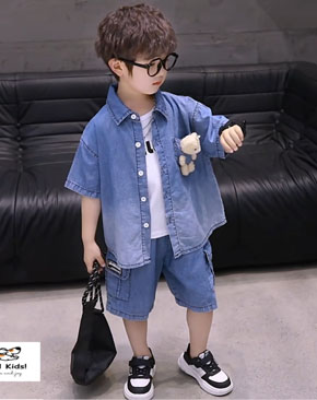 Bộ công tử áo sơ mi jean túi gấu quần jean túi hộp mềm mại sang chảnh cho bé trai đi chơi dự tiệc. size 80-170 , tuong ứng bé 1-6 tuổi, 10-28kg , cao 80-120cm </Br>
set gồm 2 món: 1 áo sơ mi jean túi có gấu và 1 quần jean, không bao gồm áo trong và phụ kiện giày túi...</br>
Chất liệu jean thun cotton mềm mại, co dãn, phong cách dễ thương mà lịch lãm , mẹ có thể mặc thành 2 kiểu :</br>
kiểu 1: áo jean+ quần </br>
kiểu 2: áo trong( tay ngắn hoặc sát nách) _ + áo jean khoác + quần jean ( giống bé mẫu) </br>
bé mặc đi chơi di dự tiệc, sinh nhật ,thôi nôi, lễ tết....</br>
bảng size tham khảo </br>
80: 10-12kg </br>
90: 12-14kg </br>
100: 14-16kg </br>
110: 16-18kg </br>
120: 18-20kg </br>
130: 20-22kg </br>
140: 22-24kg </br>
150: 24-26kg </br>
160: 26-28kg </br>
170: 28-30kg
