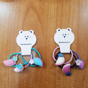 Set 3 cột tóc dưa hấu và hoa dể thương cho bé gái. Bộ gồm 3 buộc tóc họa tiết dưa hấu và hoa dễ thương cho bé gái từ 1-8 tuổi, có 2 tông màu nhạt và đậm