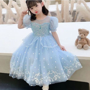 Đầm voan công chúa elsa kèm khăn choàng dài cho bé gái. size 100-130, cho bé gái 13-20kg </BR>
Chất liệu voan lưới màu xanh mềm mại, tay phồng lưới, thân đầm vải kim sa mờ lót vải thấm hút mồ hôi, tùng 3 lớp xòe, phía sau dầm khăn choàng dài có thể tháo rời cho bé hóa thân thành công chúa elsa frozen đáng yêu </BR>
bảng size tham khảo </Br>
100: 11-14kg </Br>
110: 15-18kg </Br>
120: 18-21kg </Br>
