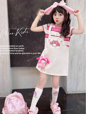 Đầm suông sọc giả yếm túi thêu thỏ melody kèm dây đeo gấu cho bé gái tuổi teen 20-55kg. size 110-170 cho bé gái 17-55kg, form lớn mẹ và bé gái mặc cặp duoc luôn </br>
Chất liệu đầm thân trên thun cotton co dãn, đầm kaki mềm nhẹ, thoáng mát </br>
From đầm  suông, giả yếm, phong cách cá tính , màu hồng sọv mà các bé yêu thích </br>
Hàng QC cao cấp, 100% như hình </br>
Giá 260k chỉ có đầm và dây gấu, không bao gồn phụ kiện nón, giày vớ, balo,,,,</br>
Bảng size tham khảo </br>
110: 17-22kg , cao 1.1- 1,2m </br>
120: 22-26kg, cao 1,2-1.3m </br>
130: 25-28kg cao 1.3-1.4m </br>
140: 29-34kg cao 1.35-1.45m </br>
150: 35-41kg cao 1.45-1.5m </br>
160: 42-50kg, cao 1,5-1.55m </br>
170: 50-55kg cao 1.5-1.6m