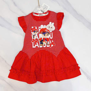 Đầm thun cotton sọc LaBUBu gấu bông cho bé gái. size 1-7t, cho bé 10-25kg </br>
Chất liệu thun cotton co dãn 4 chiều phối vải kate thô, hình in Labubu dễ thương, tặng kèm gấu bông labubu nhỏ cho bé gái. e về sẵn 2 màu hồng phấn ngọt ngào và đỏ nổi bật </br>
Một chiếc đầm xinh xắn cho bé mặc di học di chơi </br>
Bảng size tham khảo </br>
1: 10-12kg </br>
2_: 12-14kg </br>
3: 14-16kg </br>
4: 16-18kg </br>
5: 18-20kg </br>
6: 20-22kg </br>
7: 22-25kg
