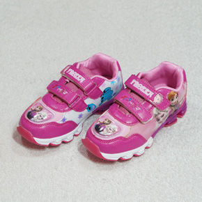 Giày thể thao công chúa Elsa và Anna chớp đèn. size 28,29,30,31,32,33 bé từ 3-7 tuổi. giày thể thao chắc chắn, hình công chúa Elsa chớp đèn cực xinh cho bé gái đi Tết