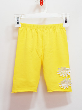 Quần legging lửng bé gái thêu hoa . size 1-10t, bé 8-25kg, thun cotton 100% , co dãn 4 chiều, an toàn tuyệt đối, lai quấn biên xoăn thời trang, 2 hoa thêu xinh xắn cho bé gái, Việt Nam 