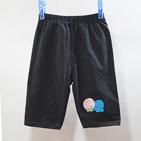 Quần legging lửng bé gái thêu em bé. size 1-10   bé 8-25kg, chất thun cotton 4 chiều co dãn tốt, hình thêu em bé nhỏ dễ thương cho bé gái, Việt Nam 
