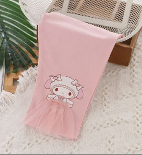 Quần legging lửng 8 tấc phối voan in thỏ dễ thương cho bé gái. size 110-140 tuong ứng bé 15-26kg </Br>
chất liệu thun cotton 4 chiều mềm mại, co dản tốt </Br>
Quần form lửng 8-9 tấc giữa bắp hoặc dến mắt cá tùy chiều cao bé, phối voan in thỏ dễ thương, dễ kết hợp áo cho bé đi chơi mà vẫn thoải mái dễ thương </Br>
bảng size tham khảo </Br>
110: 14-17kg </Br>
120: 16-19kg </Br>
130: 19-22kg </Br>
140: 22-26kg
