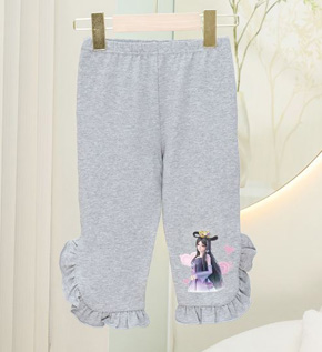 Quần legging lửng cottton phối viền bèo dễ thương cho bé gái. size 110-150 tuong ứng bé 13-28kg </Br>
chất liệu thun cotton 4 chiều mềm mại, co dản tốt </Br>
Quần form lửng 8-9 tấc giữa bắp hoặc dến mắt cá tùy chiều cao bé, phối bèo n in thỏ dễ thương, dễ kết hợp áo cho bé đi chơi mà vẫn thoải mái dễ thương </Br>
bảng size tham khảo </Br>
110: 12-14kg </Br>
120: 14-16kg </Br>
130: 16-19kg </Br>
140: 19-22kg </Br>
150: 22-26kg
