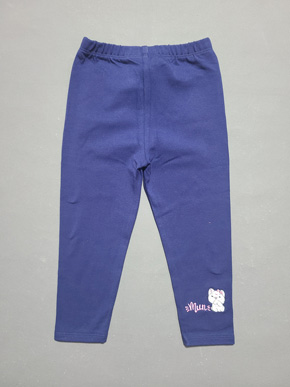 Quần legging dài chống muổi giữ ấm cho bé gái thêu mèo họa tiết dễ thương. size 1-10t, bé 8-25kg, chất thun cotton 100%, co dãn 4 chiều, form quần dài, hình thêu mèo  họa tiết   dễ thương  và ấm áp cho bé gái, bé mặc kết hợp áo rất xinh Việt Nam </Br>
size 1-3t, bé 8-13kg, giá 45k </Br>
size 4-6t, bé 14-18kg giá 50k </Br>
size 7.8-9,10 bé 19-25kg. giá 55k </Br>
size 10: 23-26kg, gia 60k

