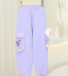 Quần thun cotton da cá mềm mát túi hộp kumori kèm gấu siêu dễ thương cho bé gái. size 120-150 cho bé gái 5-10 tuổi, 20-32kg </br>
Chất liệu thun cotton da cá 4 chiều, loại 1, mềm mát,đứng form quần </br>
Kiểu dáng túi hộp, in kuromi melody hottrend, kèm thêm túi gấu dễ thương mà các bé yêu thich </br>
hàng Qc loại 1, bên ngoài màu đẹp hơn hình luôn ạ </br>
Bảng size tham khảo form quan ống bo dài, thích hợp cho các bé ốm cao, chân dài, bé tròn thì trừ hao 1 size ạ </Br>
120: 20-24kg, cao 1.1-1,2m </br>
130: 23-26kg cao, 1,2-1,3m </br>
140: 26-29kg cao 1,3-1.4m </Br>
150: 29-32kg cao 1,35-1.45m
