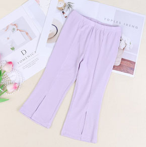 Quần legging thun gân ống loe xẻ thời trang cho bé gái. size 120-150 cho bé gái 13-25kg </br>
Chất liệu thun cotton gân co dãn mạnh, kiểu dáng legging ống loe xẻ thời trang, cá tính cho bé gái </br>
quần 3 màu xanh, hồng, tím dễ kết hợp áo cho bé đi học đi chơi </br>
bảng size tham khảo </br>
120: 12-15kg </br>
130: 14-17kg </br>
140: 18-22kg </br>
150: 22-26kg