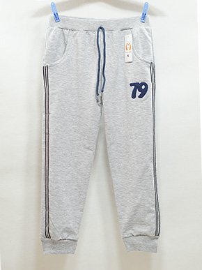 Quần thun da cá thể thao phối sọc thêu số 79 size đại ‹còn hàng›. size S, M, L, XL, XXL bé từ 22-36kg, thun cotton da cá co dãn, phối 2 sọc 2 bên, hình thêu số 79 thể thao cho bé, Việt Nam
