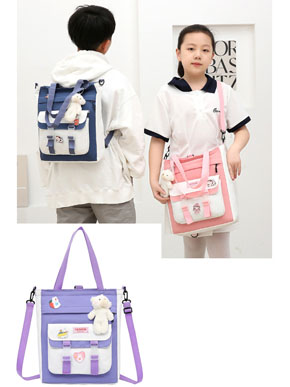 Túi đeo chéo kiêm balo gấu xinh cho bé trai và gái học thêm học anh Văn. kích cỡ 33*29*9cm , vừa tập A4 thoải mái</Br>
chất liêu  vải carvas mềm, kèm phụ kiện và gấu cho bé gái và trai </Br>
Túi có quai xách và dây đeo, thích hợp cho bé tiểu học và phổ thông đi học anh văn, học thêm.. </Br