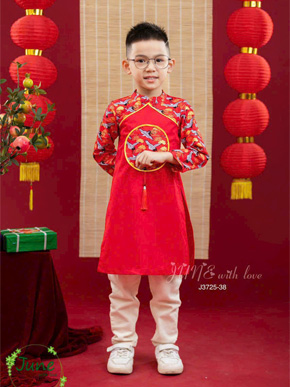 Áo dài cao cấp  gấm và nhung mềm họa tiết rồng phượng cho bé trai diện tết. size 1 đến 10 cho bé trai 10-35kg </br>
Chất liệu nhung mềm mại, phối tay và cổ họa tiết rồng phượng sang trọng cho bé trai </br>
hàng công ty cao cấp, June đẹp từ chất vải đến dường may,</Br>
Màu đỏ cho con trai năm mới nhiều may mắn và niềm vui </br>
Chỉ có áo dài, không có quần và phụ kiện </Br>
bảng size tham khảo </br>
1: 10-12kg </Br>
2: 12-14kg </br>
3: 14-16kg </br>
4: 15-17kg </br>
5: 17-19kg </br>
6: 19-21kg </br>
7: 21-24kg  </br>
8: 24-27kg </br>
9: 27-30kg </br>
10: 30-35kg </br>
gia 210-240k
