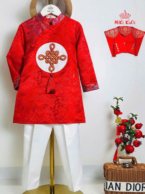 Bộ  áo dài gấm vân rồng mềm mát sang chảnh kèm quần cho bé trai diện Noel lễ tết từ 12-45kg. size 2-14 tuong ung bé 12-45kg, form to thoải mái </br>
Chất liệu gấm vân rồng mềm mát, sang chảnh, cúc bọc xịn xò, kèm quần vải trắng đứng form cho bé trai diện noel lễ tết </br>
Bảng size tham khảo </br>
2: 11-13kg </br>
3: 13-15kg </br>
4: 15-17kg </br>
5: 17-19kg </br>
6: 19-21kg </br>
7: 21-23kg </br>
8: 23-26kg </br>
9: 26-29kg </br>
10: 30-33kg </br>
11: 34-37kg </br>
12: 37-40kg </br>
13: 40-43kg </br>
14: 43-46kg </br>
gia 290-320k 1 bộ

