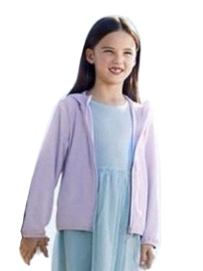 ÁO khoác CHỐNG NẮNG U*NI*Q*LO tím ngọt ngào. **Hàng được lên từ chất liệu vải xuất dư xịn của hãng u*ni*q*l*o với các đặc tính tối ưu của công nghệ Airism </Br>
*** Ngăn cản tia UV đến 95%: giúp ngăn ngừa ung thư da, tránh hư tổn làn da khổ sạm nắng.</Br>
***Chất liệu vải cao cấp với công nghệ Airism thoáng khí có tác dụng khử mùi , kháng khuẩn hiệu quả  </Br>
*** Làm mát :giúp cơ thể thoải mái dễ chịu dưới cái nắng gay gắt 40c </Br>
***Áo được thiết kế phom dáng dễ mặc cho cả nam và nữ. Khoá kéo phía trước giúp che chắn vùng cổ , phần bo tay có xỏ ngón để bảo vệ hoàn toàn phần mu bàn tay.</Br>
Bảng size tham khảo </Br>
size 2-3: bé 11-14kg. 1-2 tuổi </BR>
size 4-5: bé 14-17kg> 2-4 tuổi </Br>
size 6-7: bé 18-22kg. 4-6 tuổi </Br>
size 8-9: bé 23-27kg,. 6-8 tuổi </Br>
size 10-11: bé 28-33kg, 8-10 tuoi </Br>
size 12-13 : bé 34-39kg. 8-10 tuổi <Br>
size XS;  40-45kg, 11 tuổi trỏ lên, mẹ size S mặc chung với bé </Br>
size  S: 45-49kg, bé 12 tuổi trở lên, mẹ size S 45-50kg </Br>
size M: 49-54kg, bé 12 tuổi trở lên, mẹ size M, 50-55kg, cao 1,5m-1,6m </Br>
Size L. 54-58kg, mẹ size L, cao 1,55-1,65m  </Br>
size XL 57-61kg mẹ size XL, cao 1,55-1,65m  </Br>
size 2XL, 60-65kg, cao 1,6m trở lên </Br>
