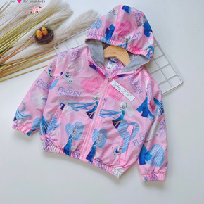 Áo khoác gió( dù) 2 lớp lót cotton mềm mại và thoáng mát in công chúa elsa bé gái. size 7-12 tương ứng 20-45kg </Br>
* Chất liệu vải gió mềm mại, thoáng mát, bên trong lót cotton thấm mồ hôi, một chiếc áo khoác đa năng, che mưa, che nắng, giữ ấm... vô cùng tiện lợi </Br>
* Hình in hoạt hình spiderman, eslsa, pony... mà các bé yêu thích </Br>
* Sản xuất tai VN </Br>
 bảng size tham khảo </Br>
* size 7: 20-23kg </Br>
  size 8: 23-27kg </Br>
  size 9: 27-32kg </Br>
  size 10: 32-36kg </Br>
 size 11: 36-40kg </Br>
size 12: 40-46kg
