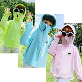 Áo khoác thông hơi chống nắng họa tiết thỏ xinh chữ M cho bé trai và gái. size L, XL cho bé 2-9 tuổi </br>
Chất liệu vải thông hơi chống nắng, mềm mát, mặc nhẹ tênh, bé mặc là ghiền </br>
Thiết kế có mũ vành, dây kéo đến miệng thay cho khẩu trang, tay xỏ ngón bảo vệ bàn tay bé </br>
From rộng, lửng ngang lưng, thoải mái và mát mẻ cho xuân hè, bé mặc đi học, đi chơi, bảo vệ làn da bé </br>
Họa tiết thỏ chữ M , 3 màu hồng, xanh biển, xanh dạ quang cho cả bé trai và gái </br>
bảng size tham khảo </Br>
L: cho bé 2-5t, cao 90-110cm, </br>
XL: cho bé 5-9t, cao 115-140cm