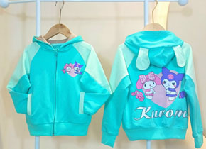 Áo khoác thun cotton da cá mềm mát tai thỏ họa tiết kuromi bé gái size lớn. size 12-16 tương ứng bé gái 25--48kg. vải cotton da cá 4 chiều co dãn tốt, ấm áp, mềm mại, hinh in 2 mặt kuromi và thỏ dễ thương cho bé gái, 2 tai thỏ dễ thương </BR>
bảng size tham khảo </Br>
12: 25-28kg </Br>
13: 28-33kg </Br>
14: 33-37kg </BR>
15: 38-44kg </BR>
16: 44-50kg </br>
gia 160-175k
