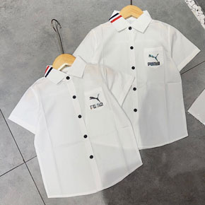 Áo sơ mi kate lụa màu trắng mềm mại và cá tính cho bé trai. size 6-10 tương ứng bé 16-25kg, chất liệu vải kate thô lụa mềm mại, mát mẻ, thấm mồ hôi,  áo phối 3 sọc và in chữ P.u.m.a sang trọng cá tính cho bé , </Br>
áo dễ kết hợp cùng kaki quan jean, cùng cà vạt, nơ, dây đeo cho bé trai </Br>
bảng size tham khảo </Br>
6: 16-18kg </Br>
7: 18-20kg </Br>
8: 20-22kg </Br>
9: 22-24kg </Br>
10: 23-25kg