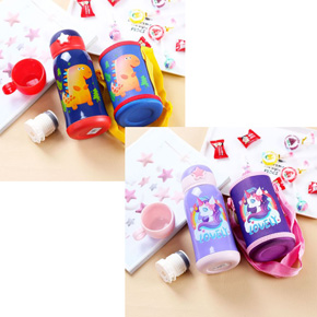 Bình giữ nhiệt đa chức năng inox 304 an toàn họa tiết khủng long và ngựa pony. * Kích cỡ bình dung tích 500ml </Br>
* Bình giữ nhiệt đa chức năng chất liệu inox thép không rỉ 304 an toàn, chuyên dụng cho ngành thực phẩm, nhựa bọc cao cấp hình in sắc nét </Br>
* Bình đa chức năng với ống hút, lọc cặn, nắp giữ nhiệt, ca nhựa uống nước, túi xách có quai kèm theo tiện dụng </Br>
* Bình thích hợp cho mọi độ tuổi sử dụng, đi học, đi chơi, du lịch, dã ngoại....