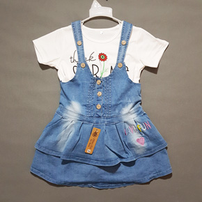 Bộ áo và đầm yếm jean 2 tầng thêu hoa dễ thương cho bé gái 25-40kg. size 14,16,18,20, tương ứng bé 25-40kg </Br>
size 14: 25-29kg </Br>
size 16: 29-34kg </Br>
size 18: 34-37kg </Br>
size 20: 37-40kg </Br>
Set gồm 1 áo thun cotton 4 chiều, co dãn, 1 đầm yếm jean thun mềm mại, co dãn tốt, màu nhạt</Br.>
Kiểu đầm yếm form ngắn dến gối, năng động và thể thao cho con gái lớn đi học, đi chơi