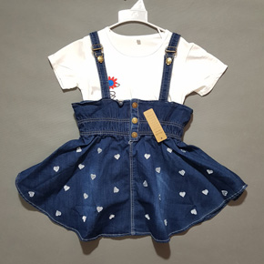 Bộ áo và đầm yếm jean 2 dây thêu trái tim dễ thương cho bé gái 25-40kg. size 14,16,18,20, tương ứng bé 25-40kg </Br>
size 14: 25-29kg </Br>
size 16: 29-34kg </Br>
size 18: 34-37kg </Br>
size 20: 37-40kg </Br>
Set gồm 1 áo thun cotton 4 chiều, co dãn, 1 đầm yếm jean thun mềm mại, co dãn tốt, </Br.>
Kiểu đầm yếm form ngắn trên gối, năng động và thể thao cho con gái lớn đi học, đi chơi