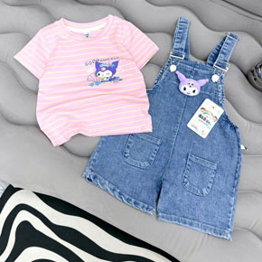 Set áo thun sọc và yếm jean kuromi tai thỏ dễ thương cho bé gái. size 1-7 tương ứng bé 9 tháng đến 5 tuổi </Br>
set gồm 1 áo thun cotton sọc co dãn 4 chiều, quần yếm jean mềm tai thỏ sau lưng siêu cute, kèm gấu kuromi dễ thương </br>
Set cho con gái nhỏ mặc sinh nhật, dự tiêc, thôi nôi vừa xinh vừa cá tính </br>
bảng size tham khảo </br>
1: 8-10kg </br>
2: 9-11kg </Br>
3: 11-13kg </br>
4: 13-15kg </br>
5: 15-16kg </br>
6: 16-17kg </br>
7: 17-19kg