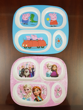Khay ăn cơm hoạt hình elsa và peppa cho bé. chất liệu nhựa melamin cao cấp, , hình in heo peppa pig cho bé thích thú với bữa ăn, Hàng TQXK cao cấp, 100% y hình, an toàn cho bé, khay ăn gồm 4 ngăn dựng cơm,  thức ăn, làm bữa ăn thêm sinh động và ngon miệng cho bé trai va gái </Br>
Đồ nhựa melamine an toàn và tính ứng dụng cao

Melamine là một chất giàu nitơ, được dùng rất nhiều trong công nghiệp, mà một trong những ứng dụng lớn của nó là để sản xuất bát đĩa, dụng cụ nấu ăn vì dễ tạo hình và trang trí bằng cách xử lý nhiệt. Ngoài ra, cấu trúc phân tử của đồ nhựa melamine rất bền vững, hầu như không thể "di cư" vào thức ăn đựng trong đó. Do vậy, Cục Quản lý Thực phẩm và Dược phẩm Hoa Kỳ (FDA) đã khẳng định sự an toàn của việc sử dụng nhựa melamine cho các vật dụng trên bàn ăn.
