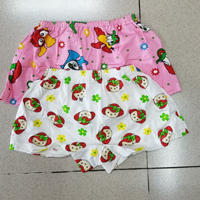 Quần sip cotton lạnh hoạt hình kitty vịt hồng 10-23kg. size S-XL bé 10-23kg, vải thun cotton lạnh mềm mát, hình in hoạt hình dễ thương cho bé gái, Có thể mặc với đầm, hoac kết hợp áo thun ba lỗ mùa hè, hiệu leilei. </Br>
bảng size tham khảo </Br>
S; 10-13kg </Br>
M: 13-16kg </Br>
L: 16-20kg </Br>
XL_ 20-24kg </Br>
