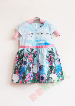 Đầm kate thỏ trong vườn hoa. size 80,90,100,110,120 bé từ 1-5t, 10-22kg, kate lanh mềm, mịn, cực mát, hình in 3D thỏ con trong vườn hoa xinh xắn.