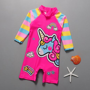 Bộ đồ bơi liên thân tay dài in ngựa pony unicorn bé gái. size S, M. L, XL bé 10-25kg,</BR>
* Chất liệu vải poyester co dãn, không thấm nước, chuyên dụng đồ bơi, tay dài chống nắng </Br>
* set gồm 1 đồ bơi tay dài liền thân quần lửng, </Br>
* Mẫu thiết kế  tay phối cầu vồng in ngựa pony unicorn thời trang mà các bé yêu thích </Br>
* hàng quảng châu loại 1, 100% như hình

