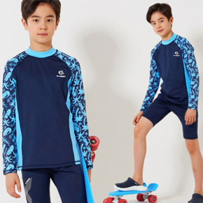 Bộ đồ bơi tay dài chống nắng kiểu dáng thể thao cho bé trai lớn. size 16.18,20 tuong ứng bé 28-40g  </Br>
* Chất vải thun polyester chuyên dụng đồ bơi, chống nắng, chống thấm nước, co dãn 4 chiều </Br>
* Hình in sắc nét, mẫu phối tay ráp lăng cây dừa mùa hè, màu xanh mạnh mẽ và cá tính cho bé trai </Br>
* bộ gồm 3 mảnh 1 áo tay dài 1 quần,lửng, 1 nón , thích hợp với mọi thời tiết, đi biển đi bơi, chống nắng </Br>
* hàng quảng châu loại 1, cao cấp, may lót kỹ., 100% y hình, an toàn cho bé </Br>
Bảng size tham khảo :</Br>
16: 27-32kg </Br>
18 32-35kg </Br>
20 35-40kg</Br>
