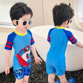 Bộ đồ bơi liền thân cá mâp baby shark cool dễ thương cho bé trai nhỏ kèm nón bơi. size 80-150 tương ứng be 17-26kg, </Br>
Chất liệu vải polyester mềm mại, co dãn tốt, cho con trai nhỏ đi biển đi chơi , màu sắc họa tiết baby shark cool ngầu dễ thương, kèm nón cùng màu cho bé </Br>
bảng size tham khảo </Br>
80: 7-9kg </Br>
90: 9-11kg </Br>
110: 12-15kg </Br>
120: 16-19kg </Br>
130: 19-22kg </Br>
140: 22-25kg </Br>
150: 25-28kg
