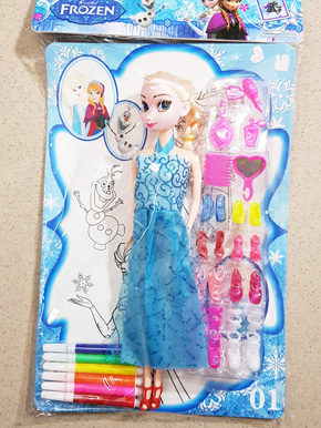 Bộ đồ chơi búp bê elsa kèm phụ kiện giày và tô màu . kích cỡ búp bê 29cm,, kèm phụ kiện giày gương lược búp bê, đồ chơi tô màu búp bê cho bé gái </Br>
Lấy cảm hứng từ bộ phim hoạt hình nổi tiếng Nữ hoàng băng giá - Frozen vốn được các em nhỏ yêu thích, bộ quà tặng búp bê chủ đề Nữ hoàng băng giá với chất liệu nhựa, nhẹ, màu sắc bắt mắt chắc chắn sẽ mang đến sự thích thú, giúp bé có thể chơi với bạn bè và người thân một cách sinh động.