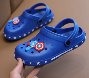 Dép lỗ hoạt hình đội trưởng mỹ captain American. size 35,36,37,  nhựa dúc cao cấp nhẹ, đế ngôi sao, hình người captain amercan cho bé trai, hàng Quảng Châu cao cấp 100% như hình
