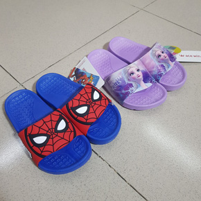 Dép quai ngang hoạt hình spiderman  và elsa cho bé trai và gái. size 25-26 ( 180), 27-28 ( 190)bé 3-6t, nhựa đúc cau su bền đẹp chắc chắn, hình spiderman và elsa, hàng Quảng Châu cao cấp 100% như hình </Br>
bảng size tham khảo </Br>
25-26( 180) dài dep 18cm, chân 17cm </Br>
27-28( 190) dài dep 19cm, chân 18cm 