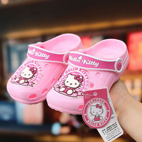 Dép nhựa lỗ kitty hồng ngọt ngào cho bé gái. size 150,160,170, tương ứng size 21-25 cho bé từ 2-4 tuổi </Br>
* Chất liệu nhựa cao cấp mềm mại, chắc chắn nâng niu bàn chân bé </Br>
* Kiểu dáng dép lỗ thoáng mát, quai hậu tiện lợi </BR>
* Hình kitty hồng ngọt ngào mà các bé yêu thích 
* hàng chính hãng, 100% giống hình chụp </Br>
bảng size tham khảo : </Br>
size 150, dép dài 15,m lòng chân 13.5cm, tuong ung sze 21-22, 1-2 tuổi </Br>
size 160; dép dài 16cm , lòng chân 14cm, tương úng size 23-24, bé 2-3 tuổi </Br>
size 170: dép dài 17cm lòng chân 15cn tương ứng size 24-25, bé 3-4 tuổi </Br>

