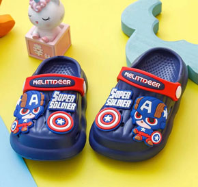 Dép lỗ dép sục hoạt hình siêu nhân đội trưởng mỹ captaim american bé trai. size  24-25. 26-27 và 28-29 cho bé từ 2-6 tuổi </Br>
* Chất liệu nhựa cao cấp mềm mại, nhẹ nhàng nâng niu bàn chân bé </Br>
* Kiểu dáng dép lỗ thoáng mát, quai hậu tiện lợi </BR>
* Hình charm siêu nhân đội trưởng mỹ captain american siêu ngầu mà các bé yêu thích 
* hàng chính hãng, 100% giống hình chụp </Br>
bảng size tham khảo : </Br>
 dép dài 15,cm lòng chân 14cm, tuong ung sze 24-25, 2-3 tưởi </Br>
 dép dài 16.5cm , lòng chân 15cm, tương úng size 26-27, bé 3-4 tuổi </Br>
 dép dài 17.5cm lòng chân 16-,16.5cm, tương ứng size 28-29, bé 4-6 tuổi </Br>

