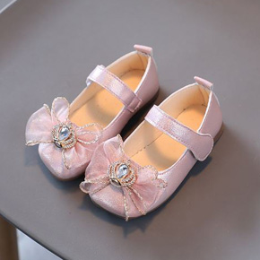 Giày búp bê da mềm hồng ánh bạc phối nơ vương miện bé gái. size 21-30, tương ứng bé 1-6t </Br>
* Chất liệu simili da PU mềm mại, màu hồng ánh kim lạ mắt, ngọt ngào </Br>
* From giày búp bê miệng rộng, phối nơ vương miện xinh xắm cho bé gái </Br>
* hàng QC , 100% như  hình, form giày chuẩn </Br>
bảng size tham khảo </Br>
21: giày 14cm, lòng chân 12,5cm </Br>
22: giày 14.5cm lòng chân 13cm </Br>
23: giày 15cm, lòng chân 13,5cm </Br>
24: giày 15,5cm lòng chân 14cm </Br>
25: giày 16cm, lòng chân 14,5cm </Br>
26: giay 16,5cm lòng chân 15cm </Br>
27: giày 17cm, lòng chan 15,5cm </Br>
28: giày 18cm lòng chân 16-16,5cm </Br>
29: giày 18cm, lòng chân 16,6-17cm </Br>
30: giày 18,5cm, lòng chân 17,5cm </Br>
giá 170-185k tùy size
