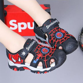 Giày sandal mũi rọ spiderman cá tính cho bé trai đi học đi chơi. size 27-36 tương ứng bé 5-12 tuổi </Br>
Chất liệu slmili phối nhựa dẻo, đế cao su chắc chắn, sandal  kiểu mũi rọ phối hoạt hình người nhện mà các bé yêu thích </Br>
* Nhẹ nhàng nâng niu bàn chân bé , cho bé tung tăng dạo chơi, đến trường </Br>
Bảng size tham khảo, form chuẩn, nếu chân dày thì trừ hao 1 size thôi nhé khách </Br>
27 giay 18,5cm chân 16,5cm </br>
28 giay 19cm chân 17-17,5cm </br>
29: giày 19,5cm chân 18cm </br>
30: giày dài 20cm, chân 18-18,5cm</Br>
31: giày dài 20.5cm, chân 18,5-19cm</Br>
32: giày dài 21cm, chân 19-19,5cm</Br>
33: giày dài 21.5cm, chân  19.5-20cm</Br>
34: giày dài 22.cm, chân 20-20.5m</Br>
36: giày dài 23cm, chân 21-21,5cm </Br>
Giá 260-270k