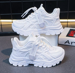 Giày thể thao trắng thông hơi đế cao su vững chắc cho bé trai và gái. size 28-37 tuong ứng 5-12 tuổi. size chuẩn </br>
Chất liêu da simili mờ cao cấp, thông hơi thoáng mát, linh hoạt, tạo độ bền bỉ, dế cao su có khoang tăng khả năng đàn hồi và hấp thụ lực của đế giày, </Br>
Màu trắng tinh,   kiểu dáng thể thao, thông hơi, vừa thời trang vừa kết hợp thể thao, chạy bộ, du lịch, dã ngoại  </br>
Giày thích hợp cả nam và nữ, bé trai và bé gái , kết hợp cùng đầm hay phối jean đều sành điệu </br>
bảng size tham khảo, form giày chuẩn, nếu chan có bề ngang trừ hao thêm 1 size, thông số lòng chân đo bang thuoc dây từ gót chân dến ngón dài nhất </br>
28: giày 20cm lòng chân 17cm </Br>
29: giày 21cm lòng chân 18cm </Br>
30: giày 22cm lòng chân 19cm </Br>
31: giày 22.5cm lòng chân 19.5cm </Br>
32: giày 23cm lòng chân  20cm </Br>
33: giày 23.5cm lòng chân 20,5cm </br>
34: giày 24cm lòng chân 21cm </Br>
35  giày 24.5cm lòng chân 21.5cm </Br>
36: giày 25cm lòng chân 22cm </Br>

